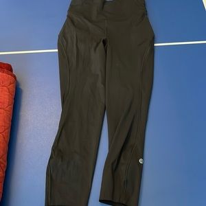 Lululemon leggings. Mid calf. Like new.